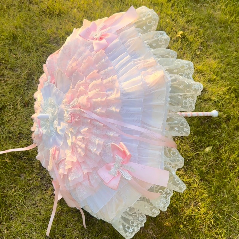 ピンクと白の蝶柄傘。手作りのレース装飾が施され、ティーパーテ - Photography Umbrella のレビューと価格
